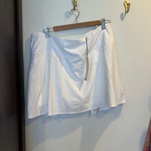 CALIA by Carrie Underwood White Skort. NWT size XL